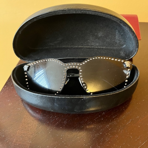 Versace sunglasses - Picture 2 of 2